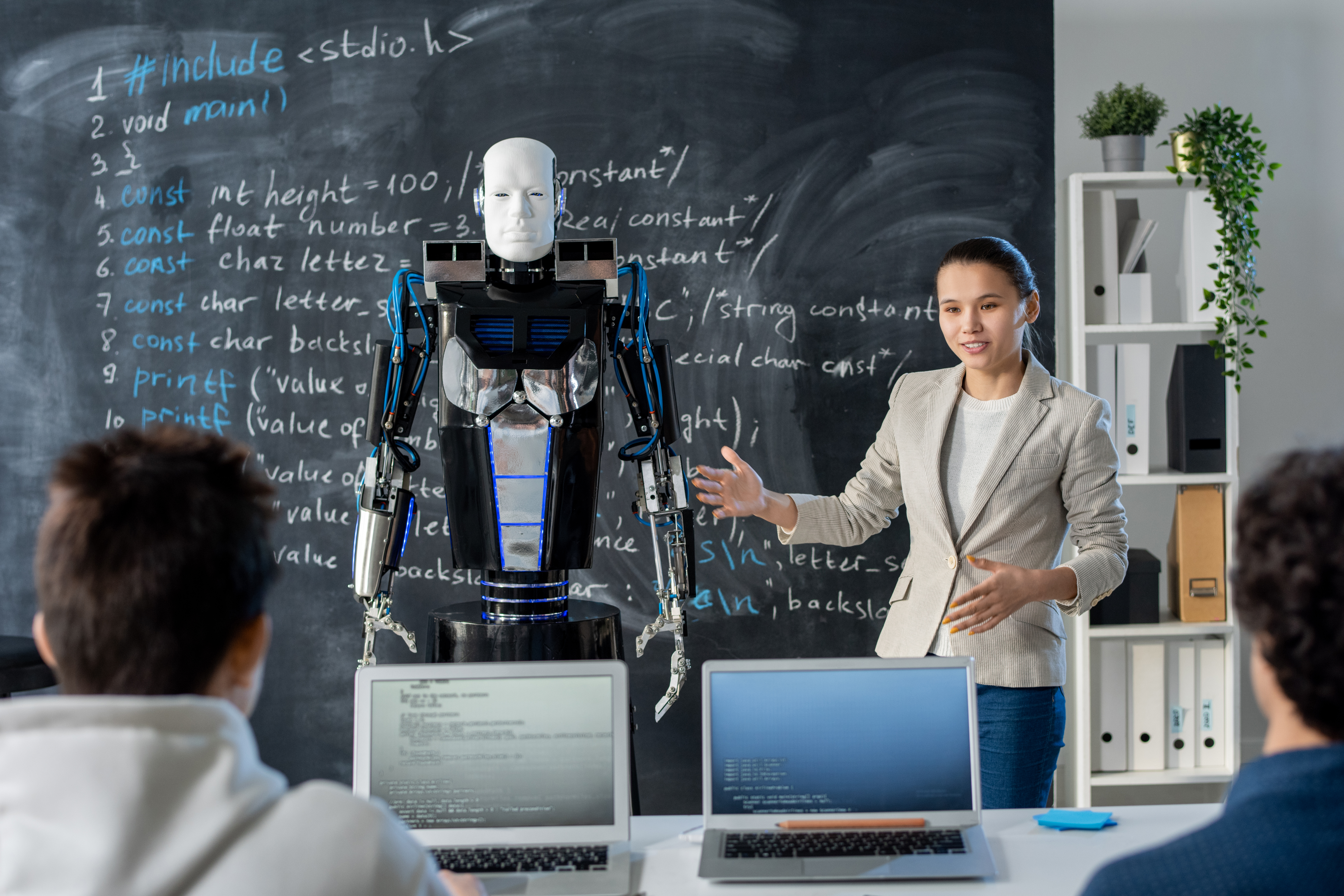 AI and Education: Opportunities and Challenges in Enhancing Learning