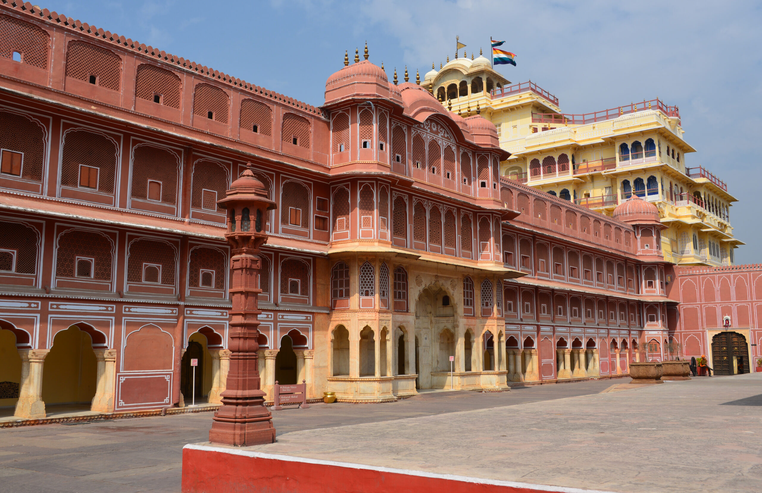 Exploring the Pink City: A Guide to the Best Sights and Experiences in Jaipur, India