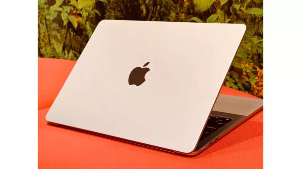 A History of MacBook: Evolution from the First to the Latest Model